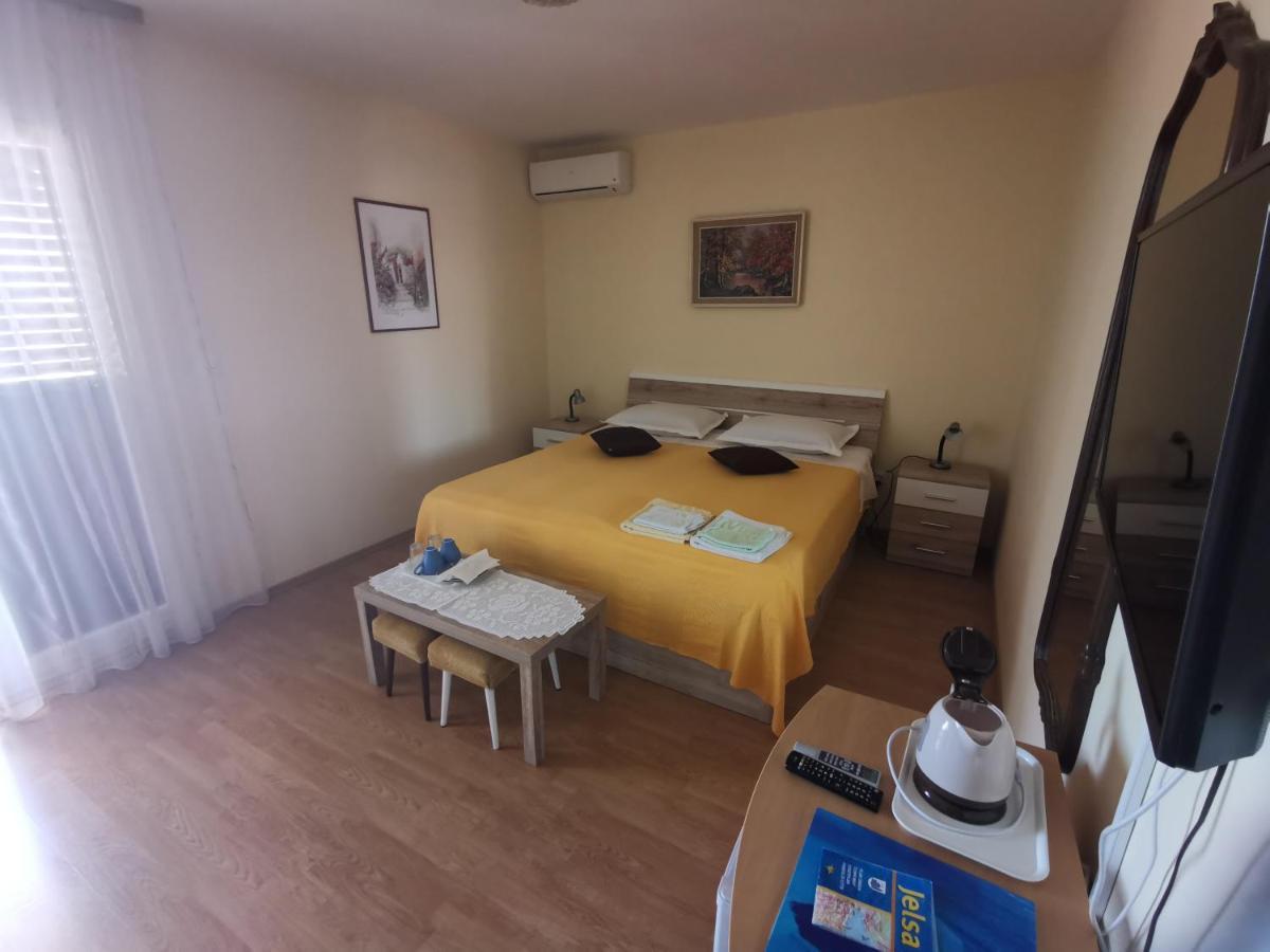 Guest House Jelsa 3*
