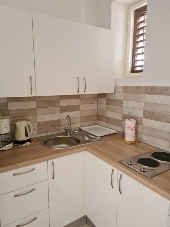 Guest House Jelsa 3*