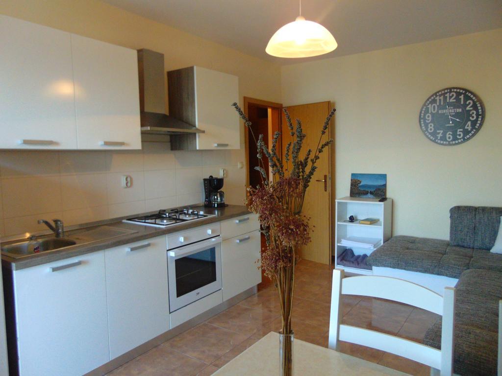 Guest House Jelsa 3*